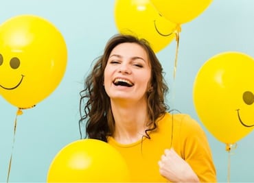 Este es el sencillo hábito que practican las personas felices, según experta