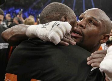 Floyd Mayweather vence a Pacquiao