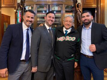 AMLO se da tiempo para recibir en Palacio Nacional a jugador de beisbol 