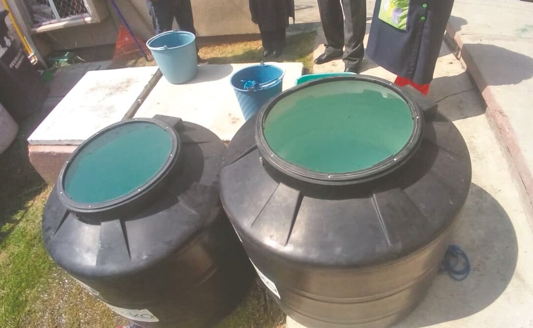 Petición. El gobierno estatal mandó una pipa con líquido al kínder Diego Rivera, de Santiago Miltepec, en Toluca (ESPECIAL)