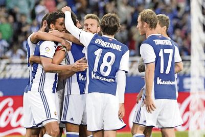 Vela colabora con gol en la victoria de la Real Sociedad