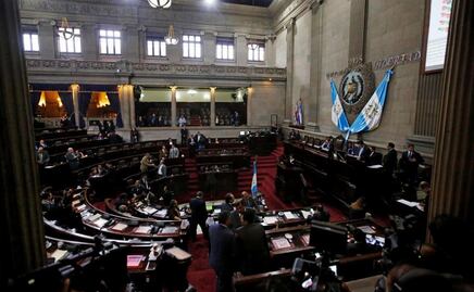 Obstaculizan en Guatemala toma de posesión de nuevos legisladores