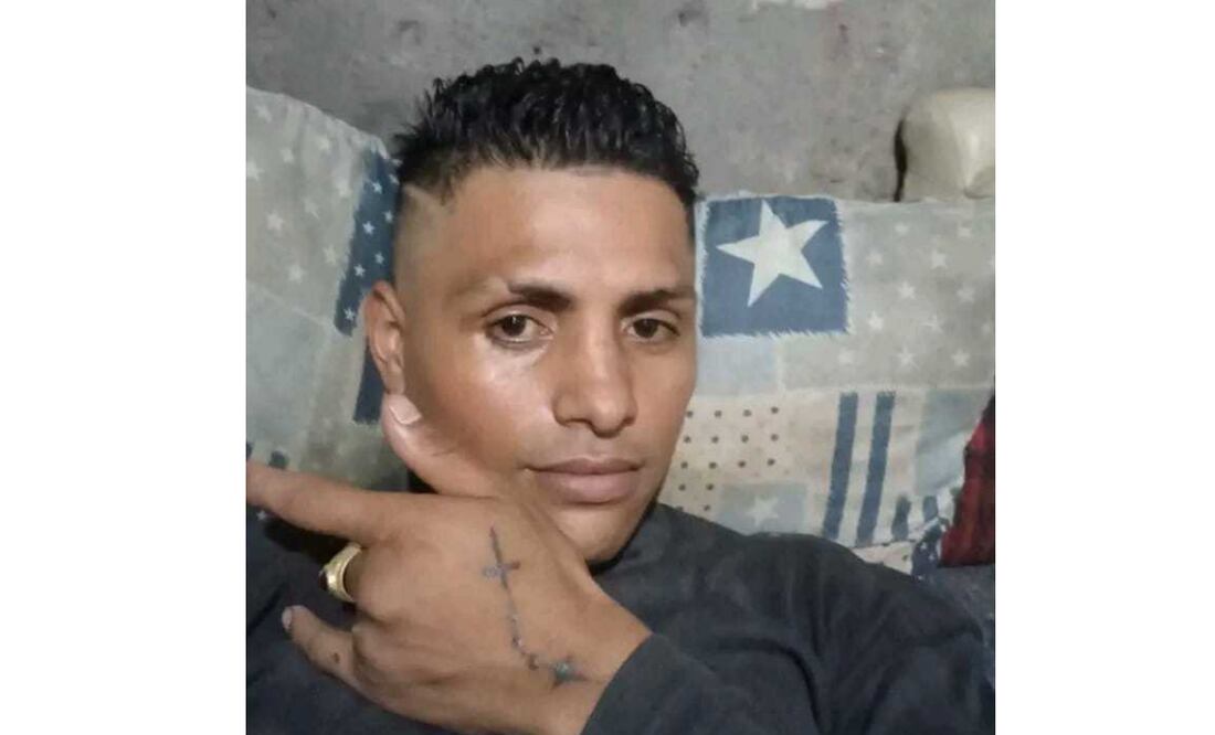 Fallece Erick Vicente Acevedo Romero chofer de microbús que ayudó a sacar a los pasajeros de su unidad cuando ocurrió la explosión de la pipa de gas en Iztapalapa.
Foto: Especial.