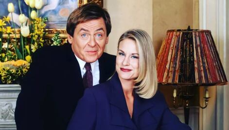 No creerás cómo luce hoy “Niles” de “La Niñera”, a 30 años del éxito