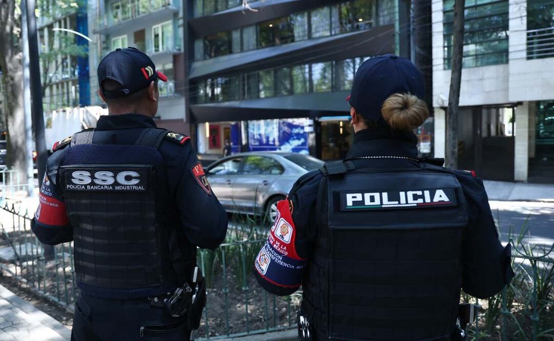 Recorrido por la condensa frente al Hotel Boutique Flow Condesa donde anoche asesinaron a una persona. Foto: Berenice Fregoso/EL UNIVERSAL
