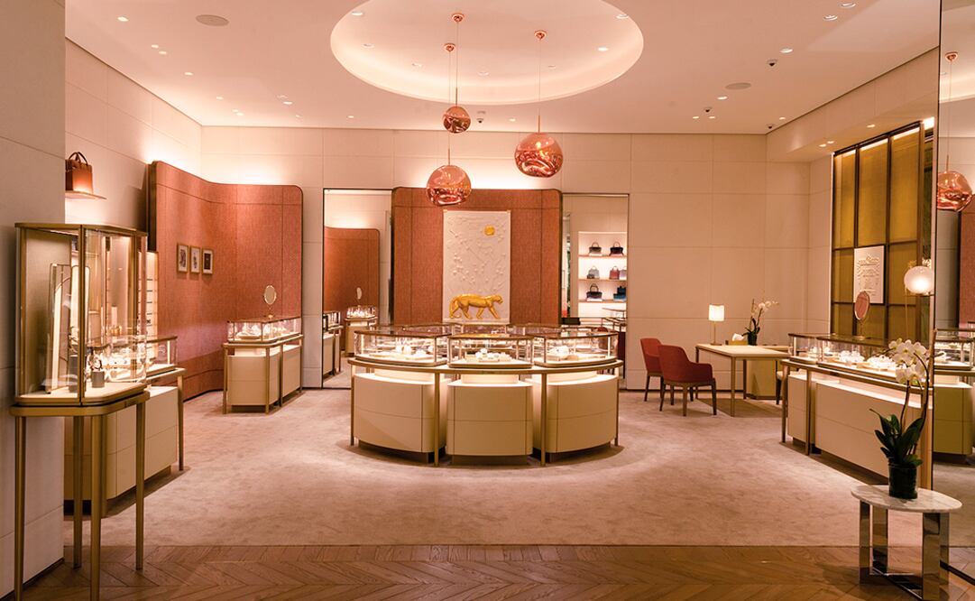 El equipo de Store Design & Planning renovó todo el concepto de la boutique, el cual se enfoca  en espacios iluminados y transparentes.