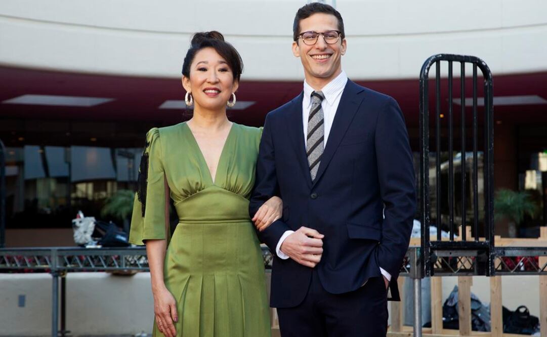Sandra Oh y Samberg hicieron dupla como maestros de ceremonia durante un set cómico en los Emmy el año pasado. FOTO: AP