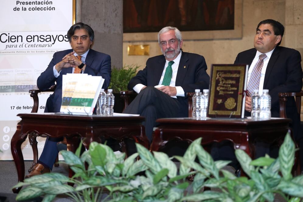 La antigua casona del Senado de la República fue el espacio para la presentación de los Cien ensayos para el Centenario, una colección de cuatro tomos sobre el análisis de la Constitución Política mexicana.