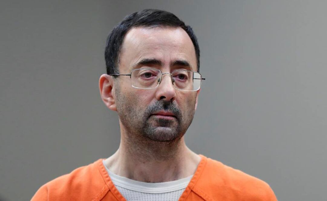 Nassar ha recibido dos condenas por delitos de agresión sexual a más de 350 niñas y mujeres jóvenes y por otro cargos (Foto: AP)