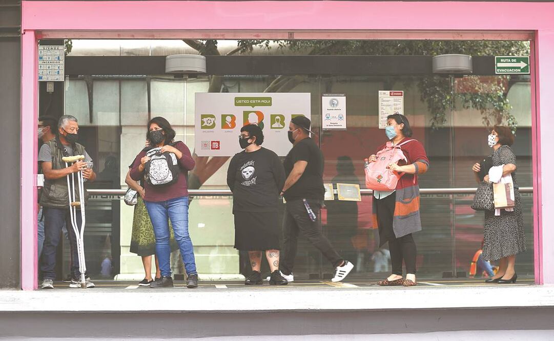 El IMSS recomendó a la población externar las emociones y aceptar el cambio que trajo la emergencia sanitaria. Foto: Archivo/ EL UNIVERSAL.