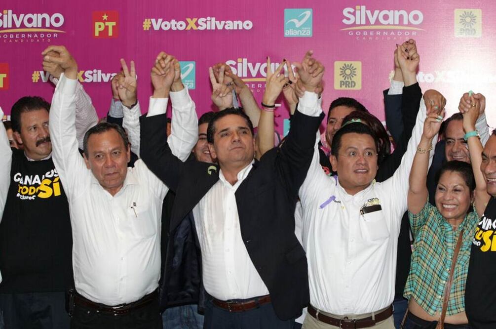 Hoy se ha confirmado, hemos ganado de manera contundente, señaló el candidato del PRD a la gubernatura de Michoacán, Silvano Aureoles, en conferencia después la jornada electoral. Foto Ramón Romero