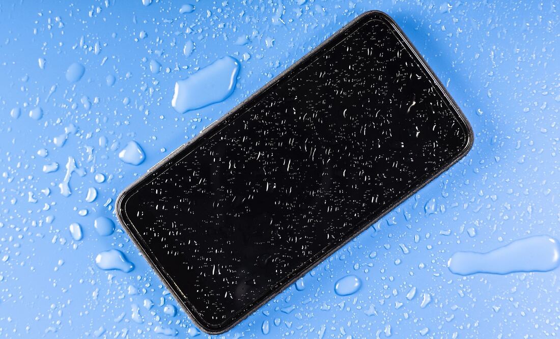 No todos los celulares son resistentes al agua. Foto: Especial