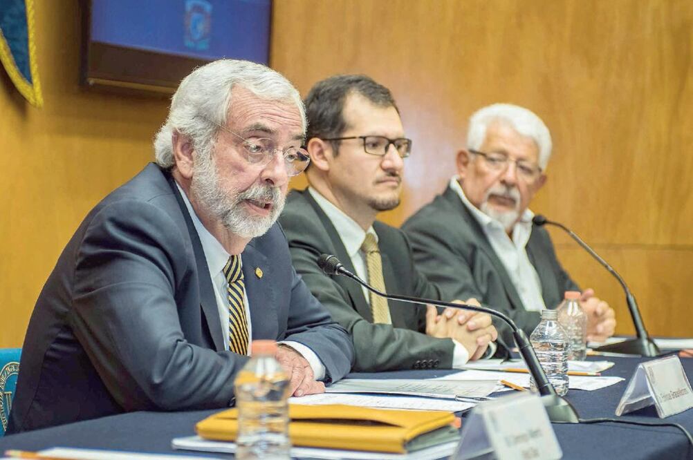 El rector de la UNAM, Enrique Graue Wiechers, inauguró el seminario de educación superior Un siglo de movimientos estudiantiles, que busca brindar a los participantes una visión amplia sobre este fenómeno. Foto: UNAM