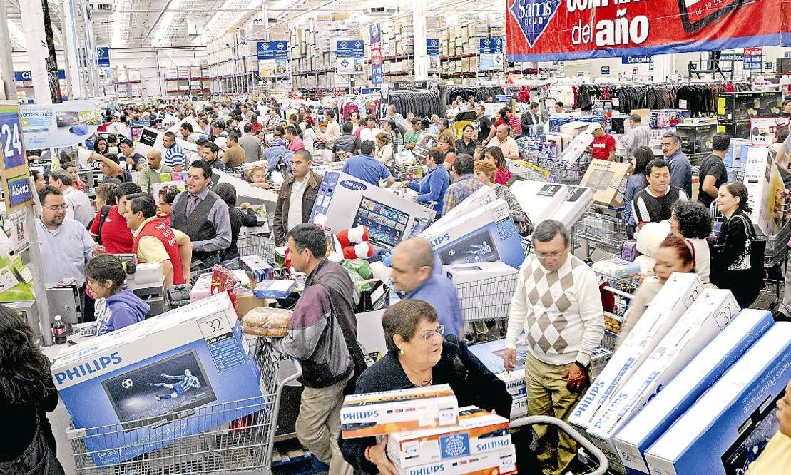 De acuerdo con expertos, la reforma fiscal afectó al consumo en México (ARCHIVO EL UNIVERSAL)