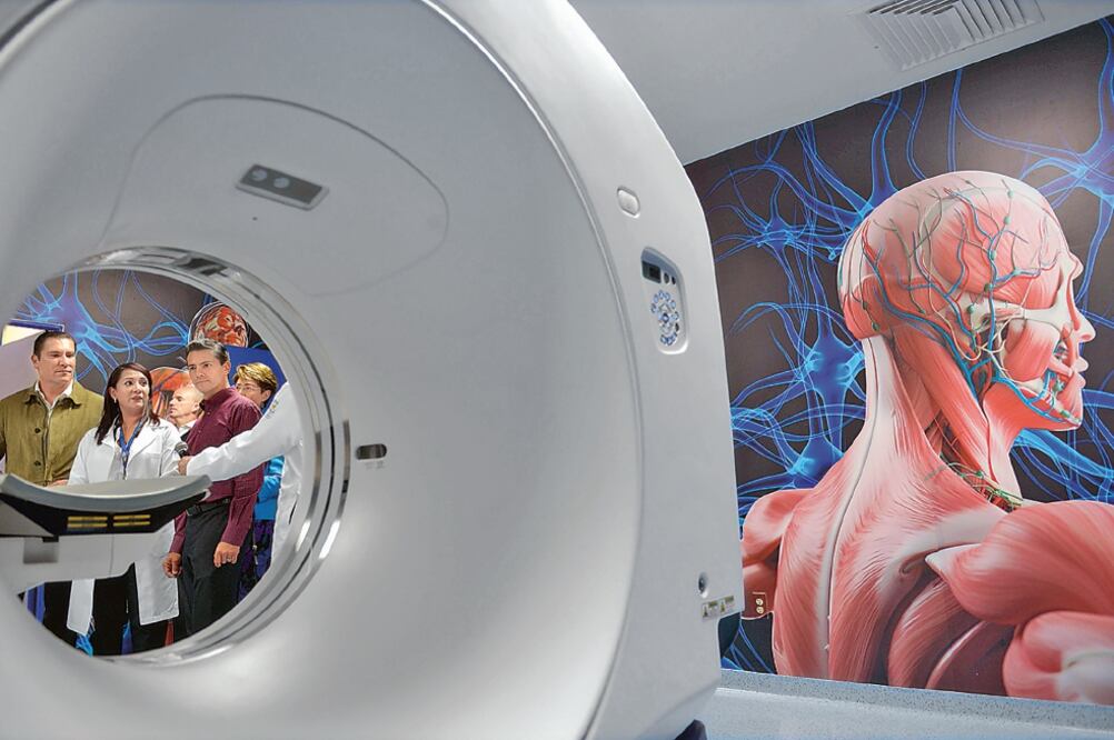 El presidente Enrique Peña Nieto y el gobernador de Puebla, Rafael Moreno Valle, inauguraron el Hospital de Traumatología y Ortopedia en la capital del estado (PRESIDENCIA)