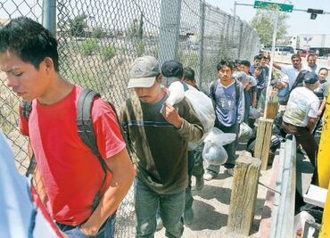 Orientan a migrantes para lograr legalización