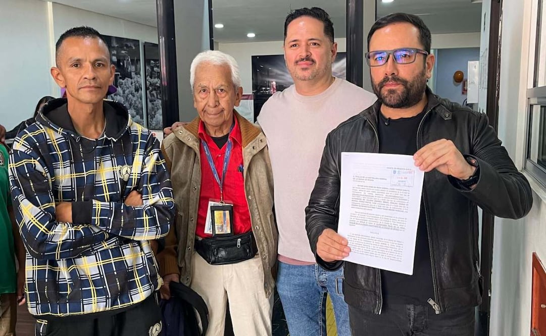 Un grupo de morenistas, encabezados por Víctor Hugo Romo, denunciaron en la Secretaría de la Contraloría General a la alcaldesa de Cuauhtémoc, por el retiro de las estatuas de Fidel Castro y Ernesto ‘Che’ Guevara. Foto: Especial.