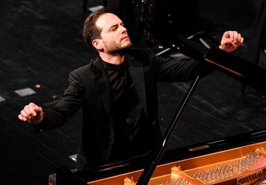 Variadito, porque es verano…por Lázaro Azar