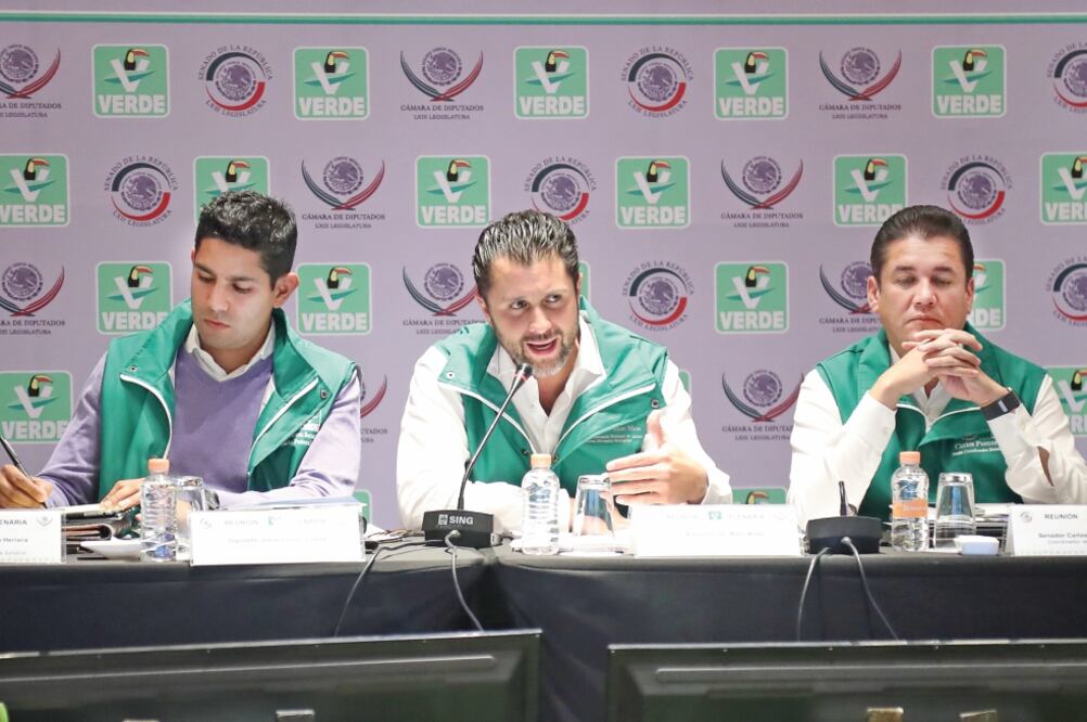 En la plenaria del Partido Verde desfilaron secretarios de Estado que asistieron a exponer la situación que vive el país (GERMÁN ESPINOSA. EL UNIVERSAL)