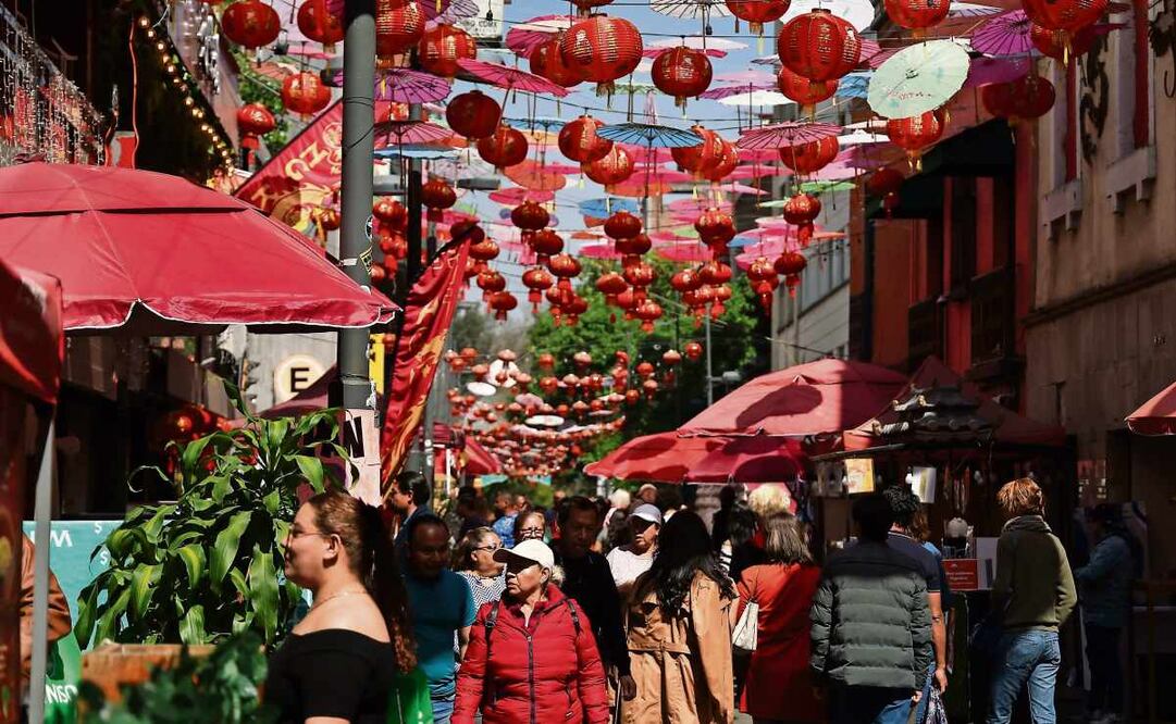 Las calles del Barrio Chino lucen de color rojo para esta celebración. Foto: Berenice Fregoso / EL UNIVERSAL