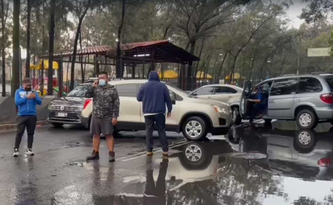 La lluvia fuerte que se registró esta tarde desbordó la capacidad del sistema hidráulico en la colonia Agrícola Pantitlán. Foto: Especial