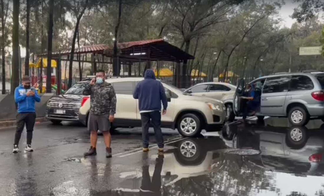La lluvia fuerte que se registró esta tarde desbordó la capacidad del sistema hidráulico en la colonia Agrícola Pantitlán. Foto: Especial