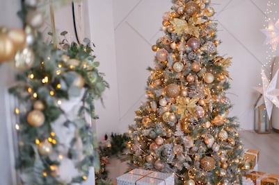 ¿Espacio reducido? Así puede decorar tu casa en Navidad sin que luzca saturada