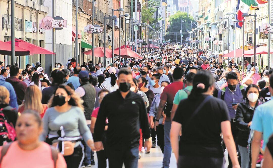 En un recorrido realizado por EL UNIVERSAL por el Centro Histórico, se pudo observar afluencia de personas en restaurantes y tiendas de ropa. Foto: Juan Boites. EL UNIVERSAL