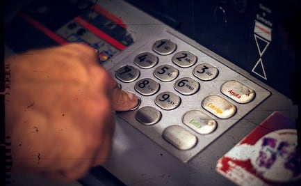 Usuarios de cajeros automáticos ahorran mil 460 mdp en pago de comisiones tras alianza de bancos; registran 60.7 millones de transacciones