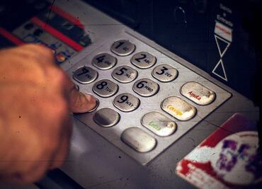 Usuarios de cajeros automáticos ahorran mil 460 mdp en pago de comisiones tras alianza de bancos; registran 60.7 millones de transacciones