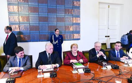 Bachelet pide al gabinete trabajar en reformas