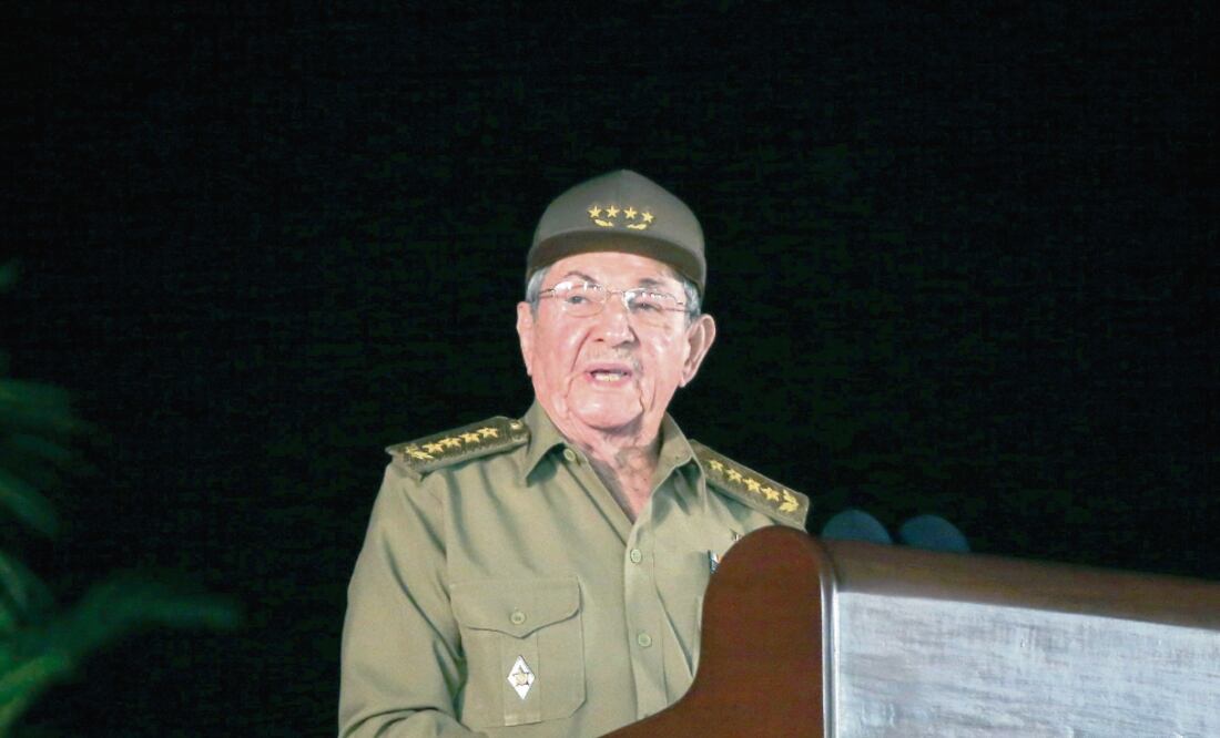 El general Raúl Castro aseguró el sábado que Cuba mantendrá un sistema de gobierno socialista, según la línea marcada por Fidel (CARLOS BARRIA. REUTERS)