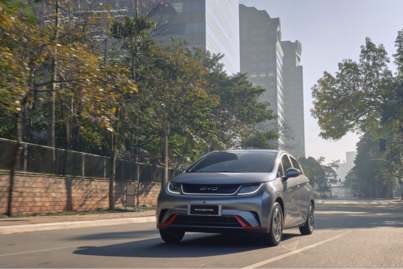 Estados Unidos impone aranceles de 100% a los autos eléctricos chinos