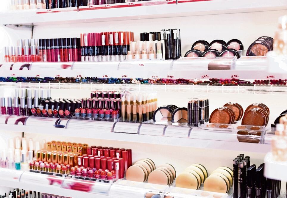 Al cierre de 2023 las ventas de maquillaje y fragancias seguían debajo de los niveles de 2019. Foto: Archivo | El Universal