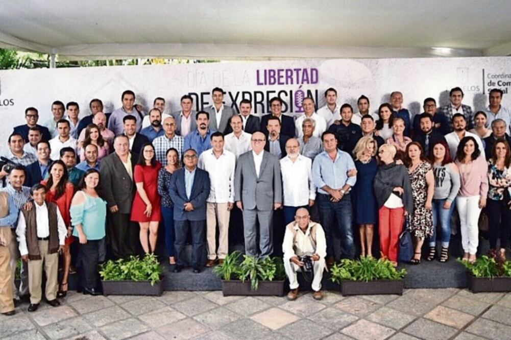 Con motivo del Día de la Libertad de Expresión, el gobernador Graco Ramírez se reunió con reporteros de diversos medios, a quienes expresó su respaldo 