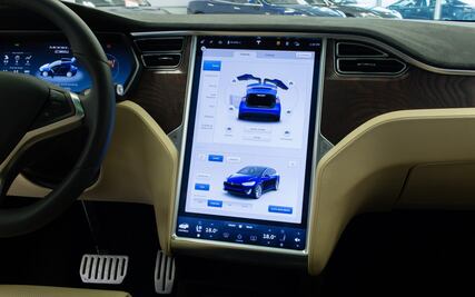 La utilidad de las pantallas táctiles en los autos