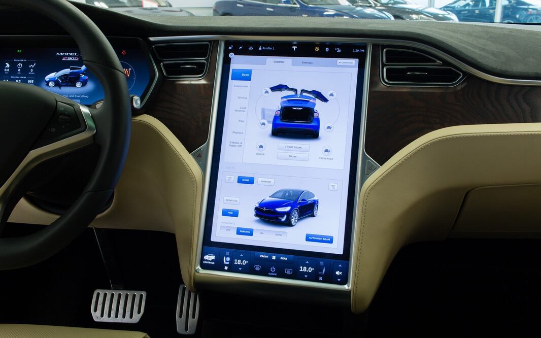 La utilidad de las pantallas táctiles en los autos