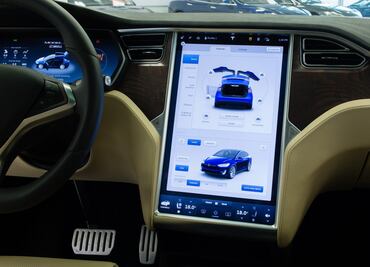 La utilidad de las pantallas táctiles en los autos