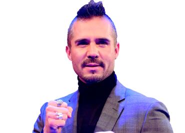 Pepe Ron pide ayuda para ir al baño