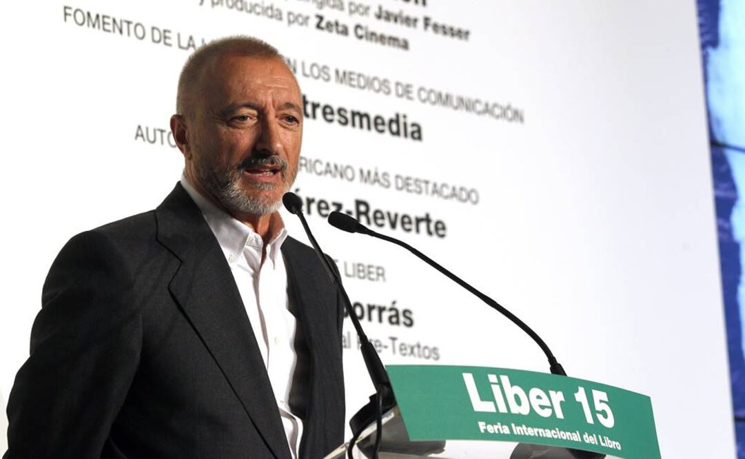 El escritor recibió el Premio Liber que le ha concedido la Federación de Gremios de Editores de España (FGEE) por su trayectoria literaria. FOTO: 