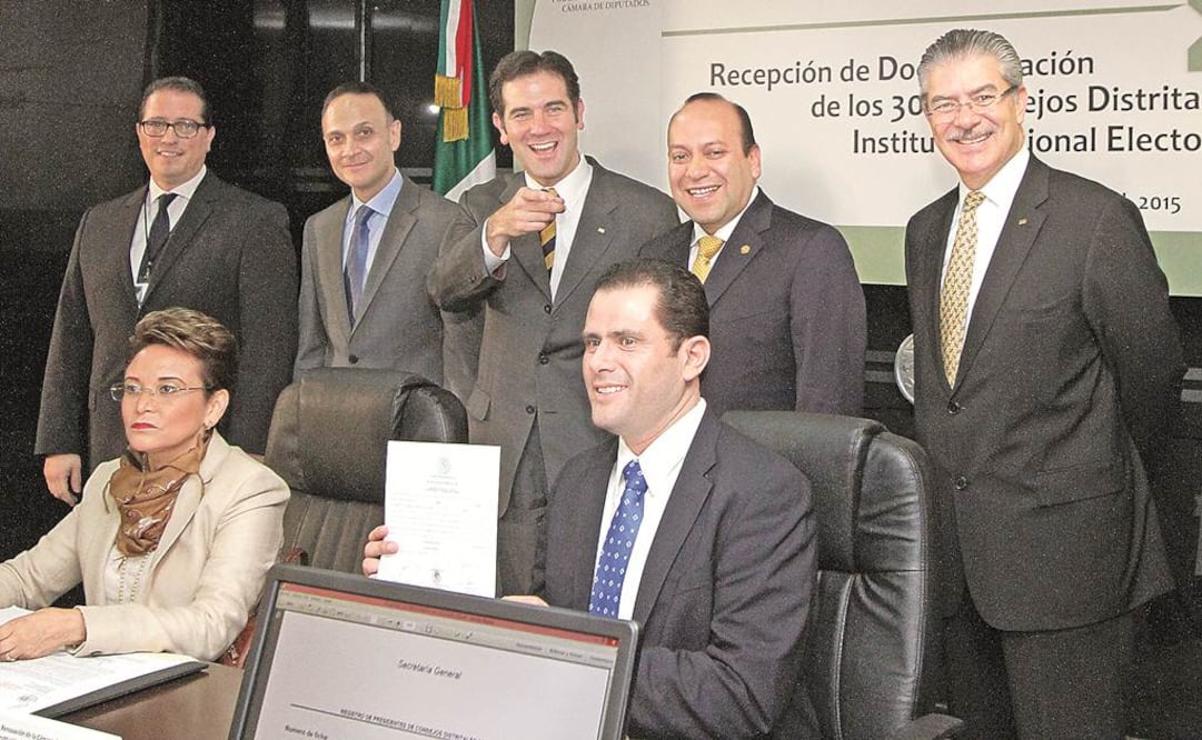 El presidente del INE, Lorenzo Córdova, estuvo en el Palacio Legislativo de San Lázaro en el marco de la entrega de constancias a los 300 diputados electos por mayoría relativa, proceso que concluye hoy