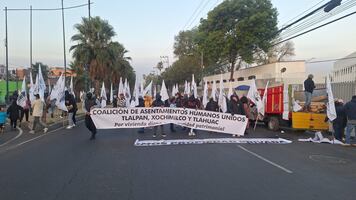 Bloqueo en Avenida Tláhuac por protesta ambiental; denuncian hostigamiento de SEDEMA