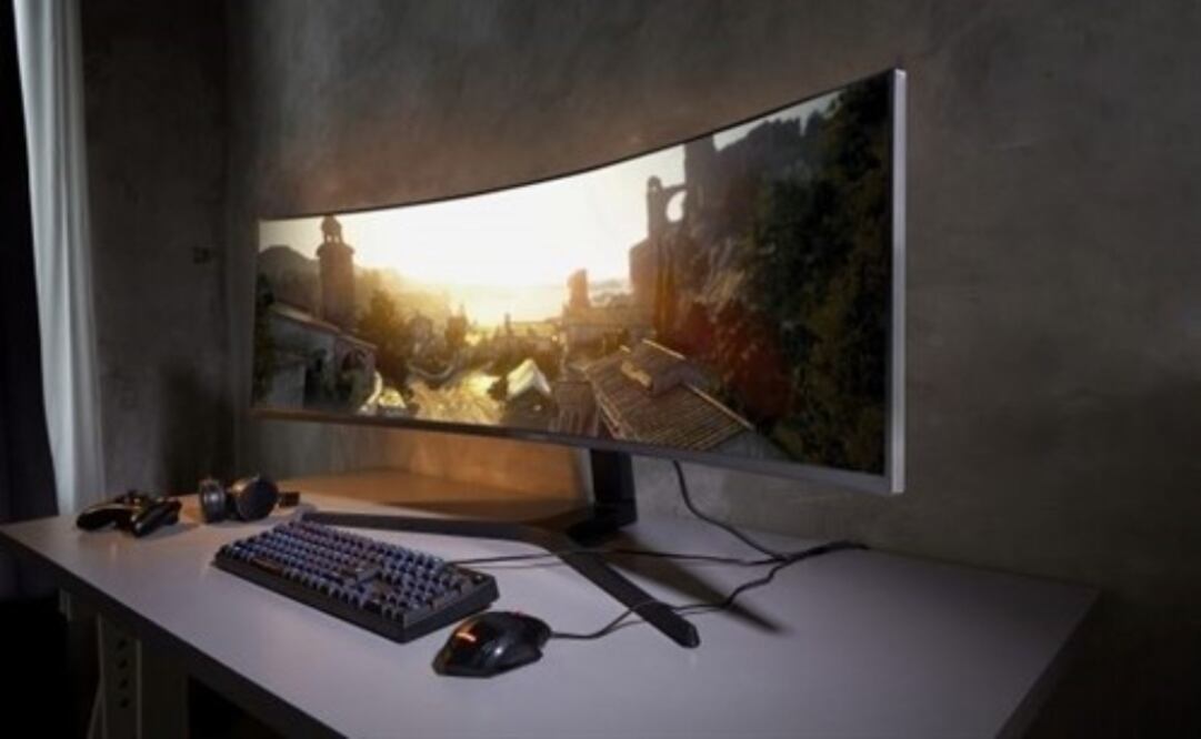 Entre los nuevos dispositivos presentados por Samsung se encuentran también el monitor Space Monitor de diseño minimalista, así como el monitor curvo UR59C