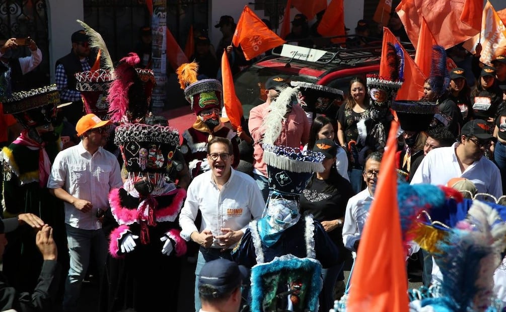 Salomón Chertorivski encabezó una caminata con la batucada naranja. Foto: Especial