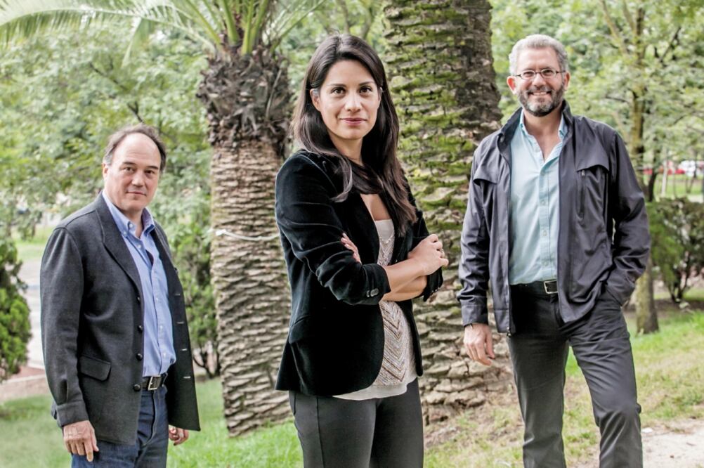 Pablo Girault, Lisa Sánchez y Armando Santacruz, integrantes de la Sociedad Mexicana de Autoconsumo Responsable y Tolerante, A.C., presentaron una demanda de amparo directo para el uso lúdico del cannabis (YADÍN XOLALPA. EL UNIVERSAL)