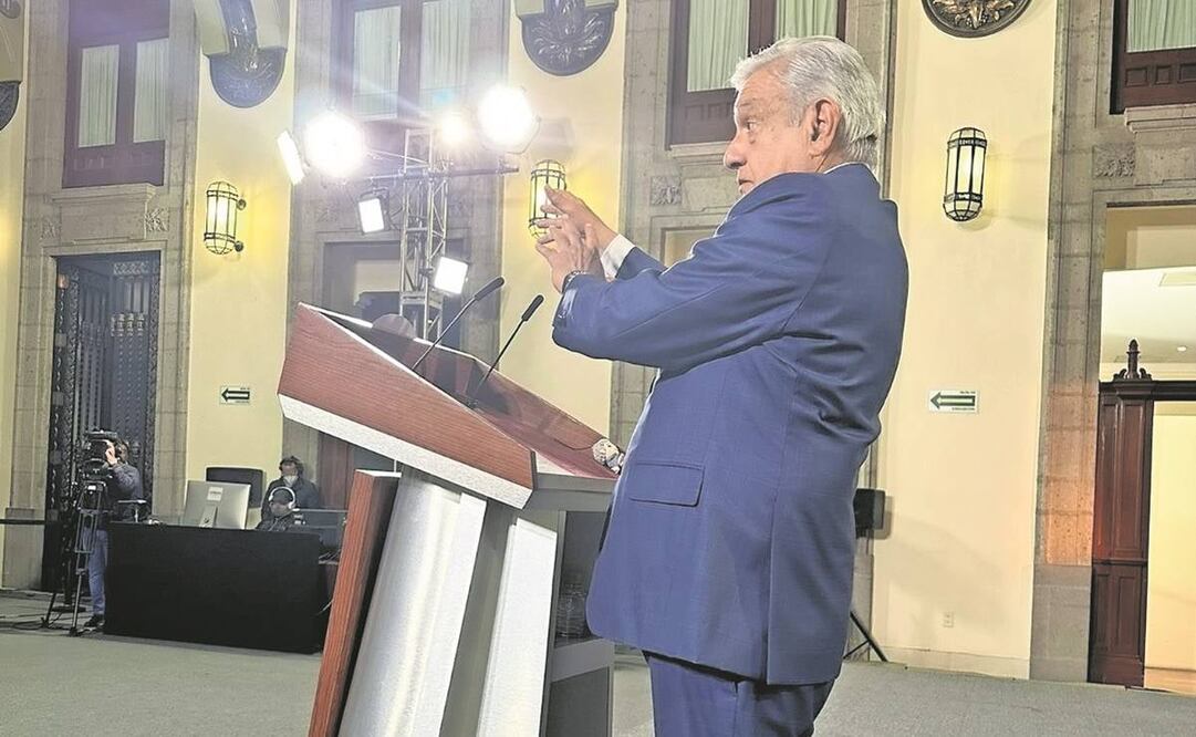 En su mañanera, el presidente López Obrador mantuvo un Amlito de peluche a su lado. Foto: tomada de Twitter