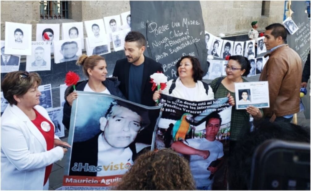 Alejandro Encinas recibe a familiares de personas desaparecidas