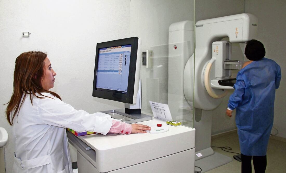 En el marco del mes de la visibilización del cáncer de mama, el director del Fucam, Felipe Villegas, hizo hincapie en que éste padecimiento no es exclusivo de mujeres de 40 años porque puede presentarse en todas las edades, desde los 25 a los 80. Foto: Archivo EL UNIVERSAL