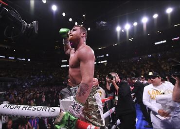 Canelo recibe premio a la Herencia Hispana