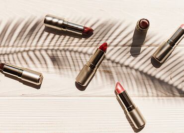 Los tonos de labial que te hacen lucir mayor